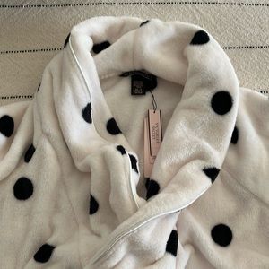 Victoria’s Secret plush robe. Size M/L